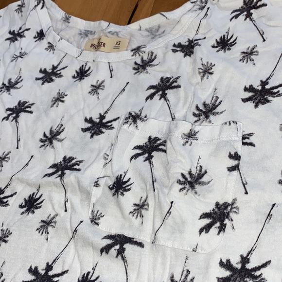 NWOT | HOLLISTER BOXY CROP TOP PALM TREES | XS - Picture 2 of 3